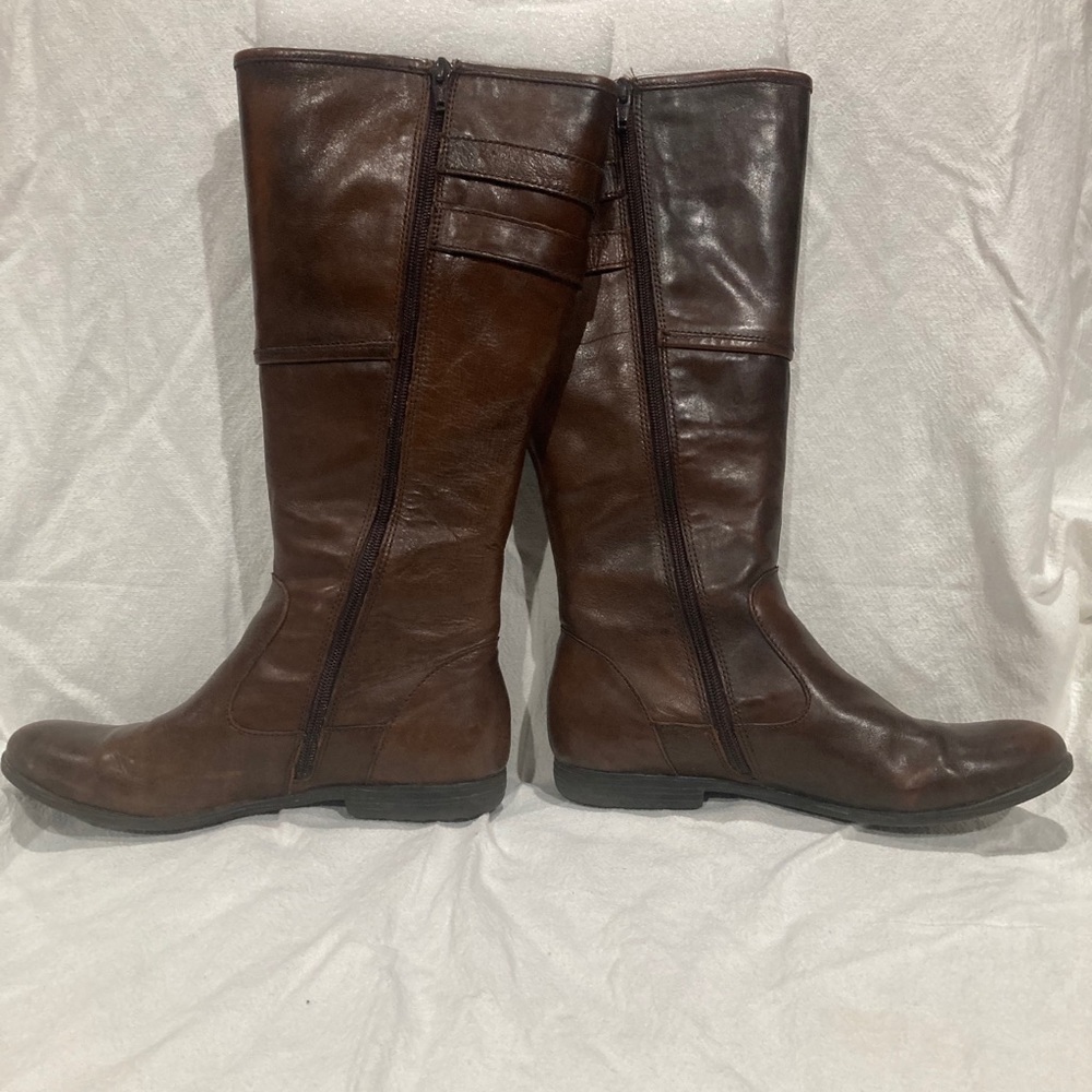 Born Jordyn knee high brown leather boots.